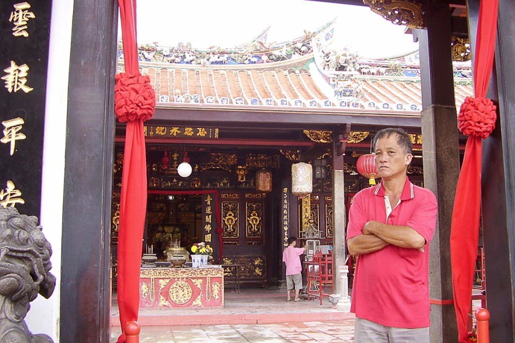 guy-crossing-arms-chinese-temple-malacca