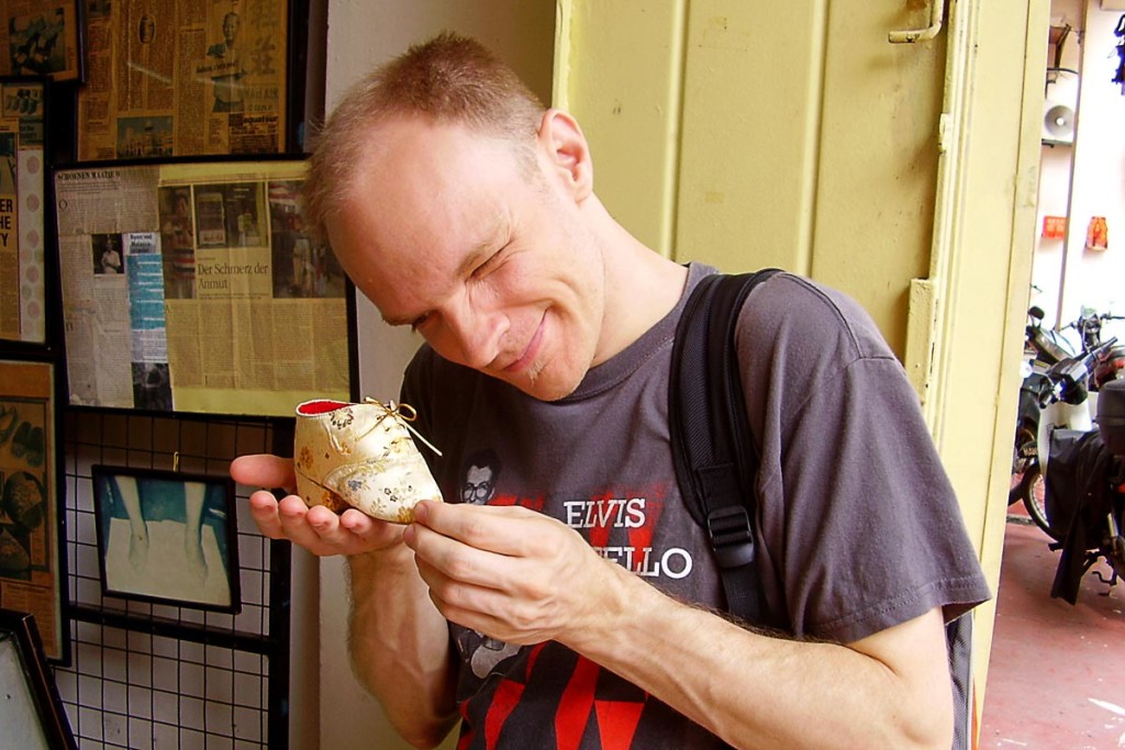 jeremy-with-chinese-foot-binding-shoe-malacca