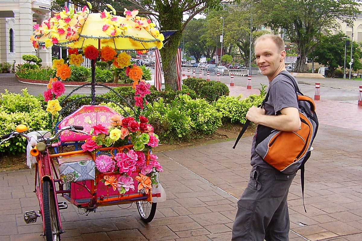 tricycle-tourist-taxi-malacca-malaysia