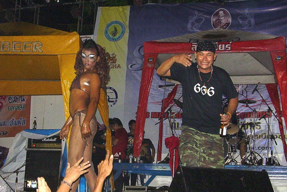 dancer-and-666-shirt-guy-stage-chumphon-bike-week