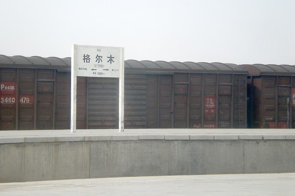 geermu-golmud-train-platform-sign-2829m-china