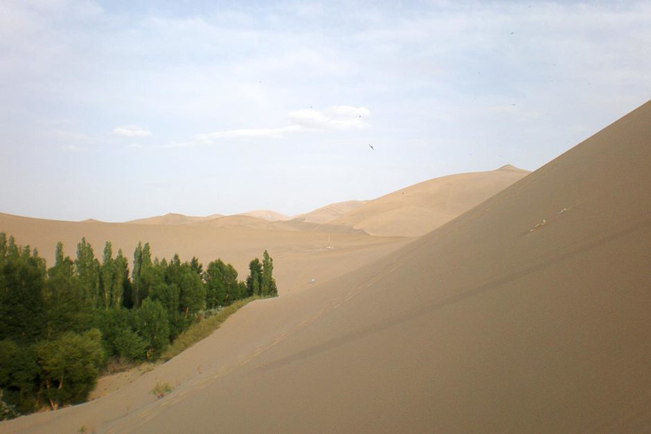 sand-dunes-dunhuang-china-gobi