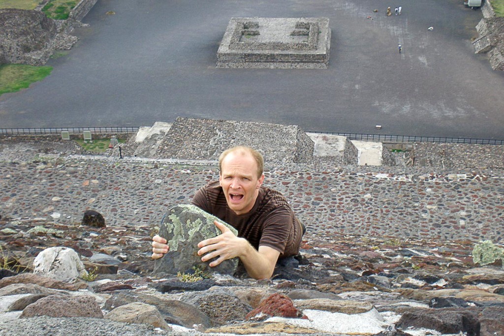 jeremy-struggling-up-pyramid-sun-teotihuacan