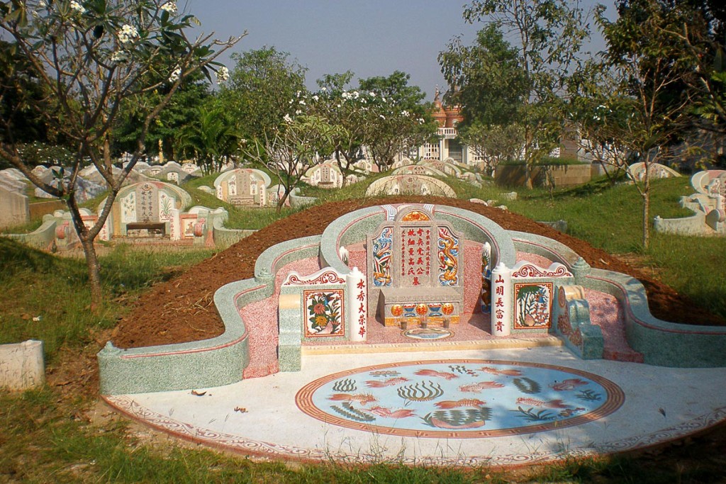 chinese-cemetery-sunny-graves-kanchanaburi