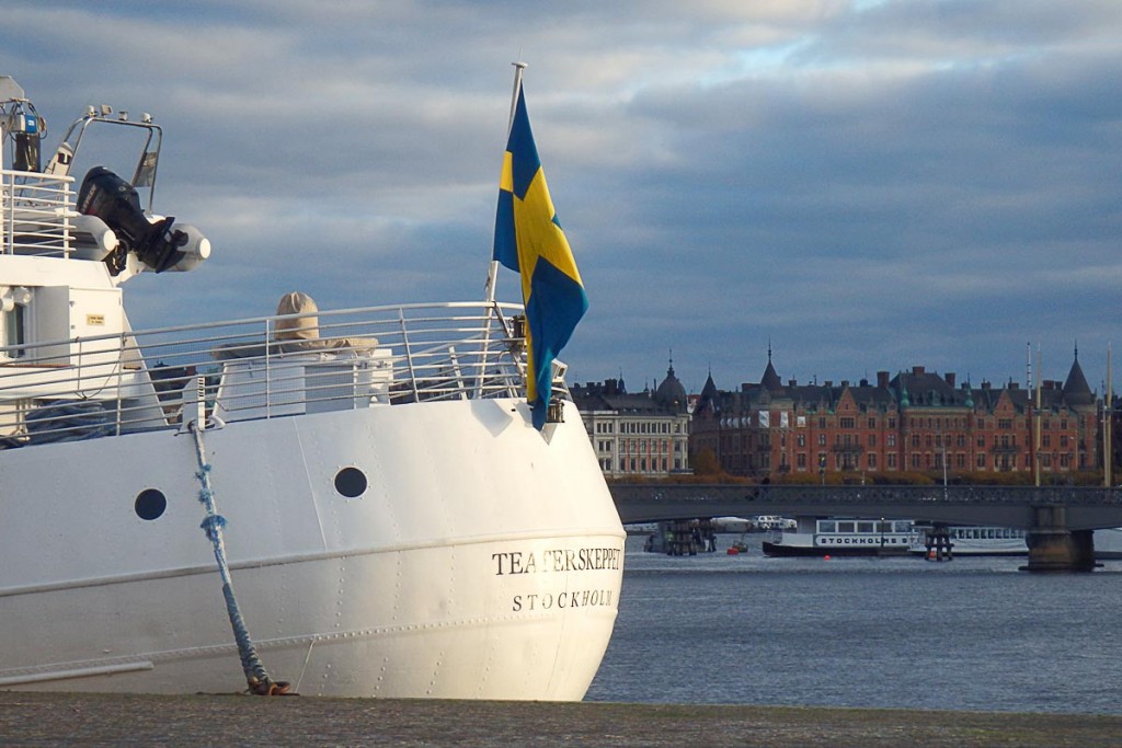 The boat our hostel was located on.