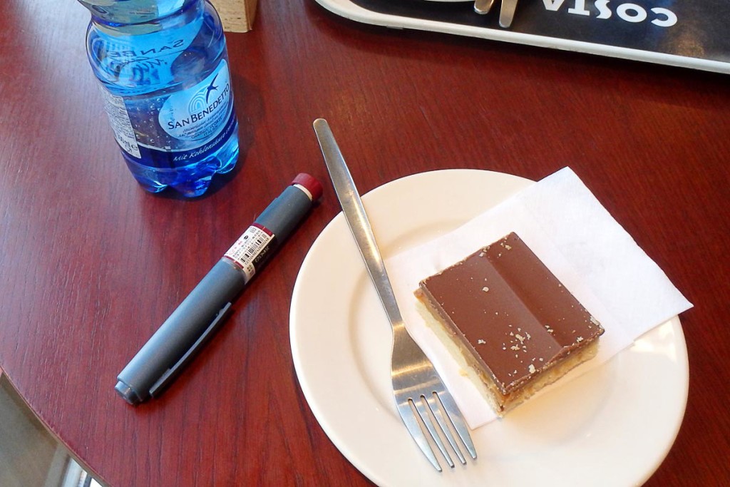 Chocolate shortbread and Humalog in cafe in Old Town, Rīga