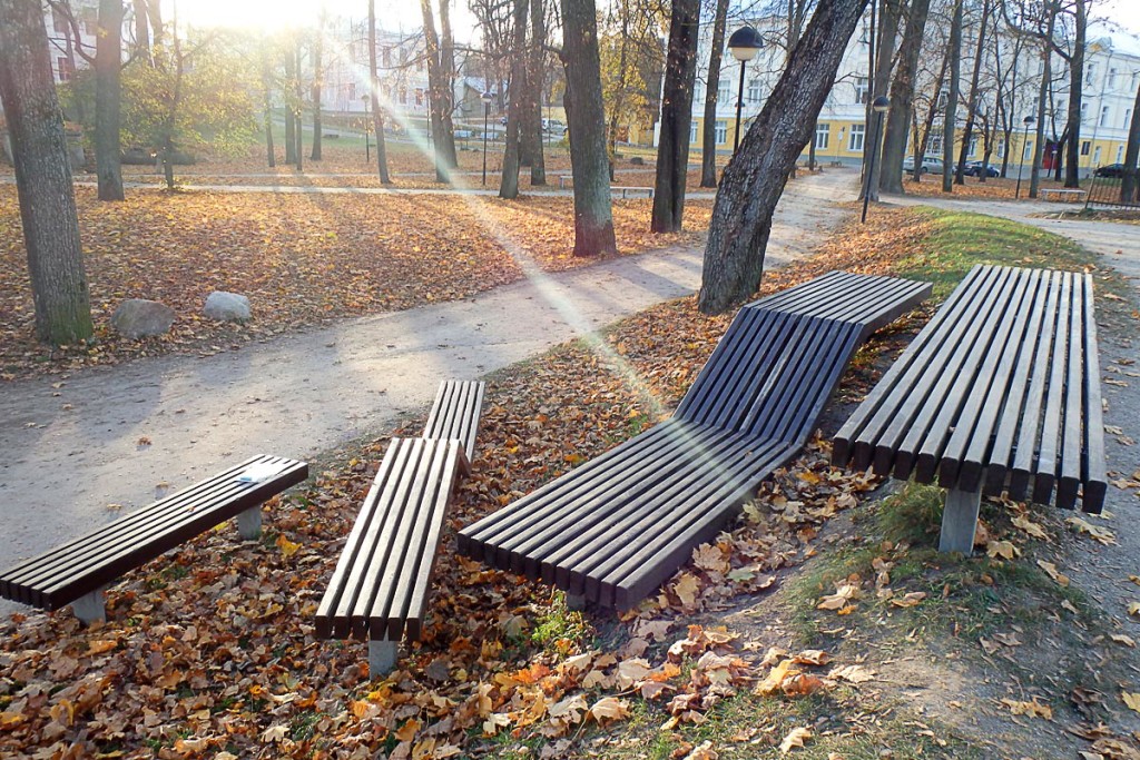 crooked-benches-sunshine-tartu-estonia