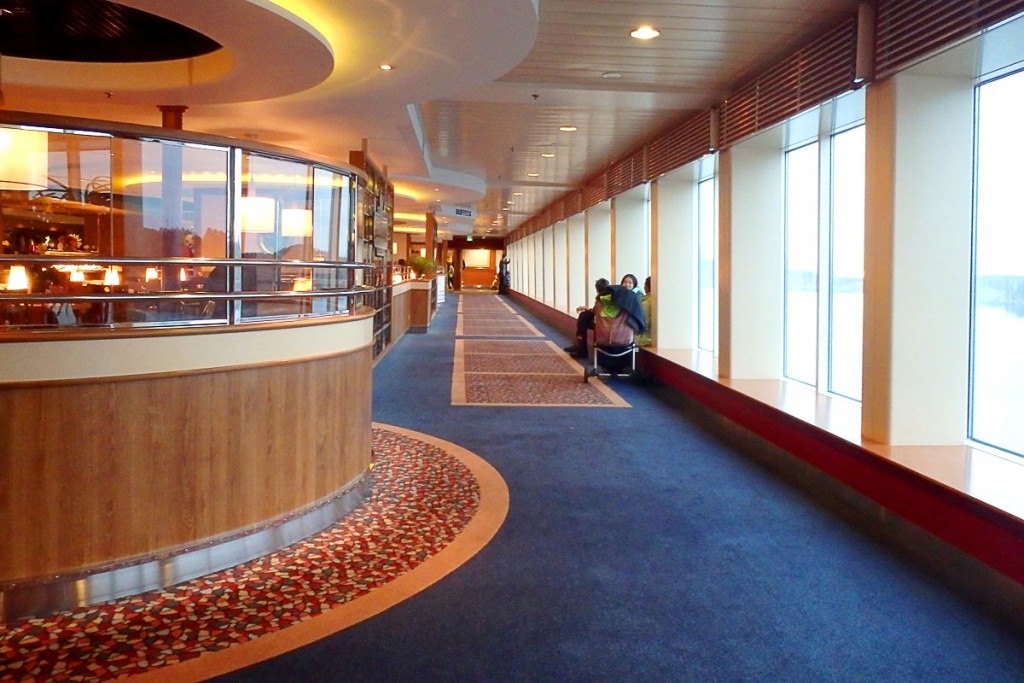 inside-ferry-hallway-sweden-aland