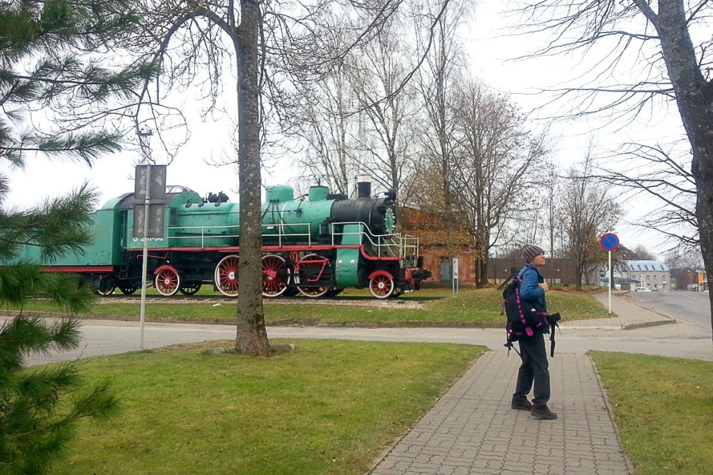 jeremy-and-old-train-valga-estonia-station