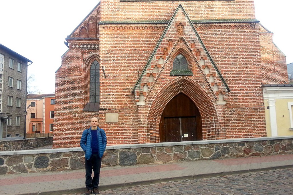 jeremy-in-front-of-church-tartu-estonia