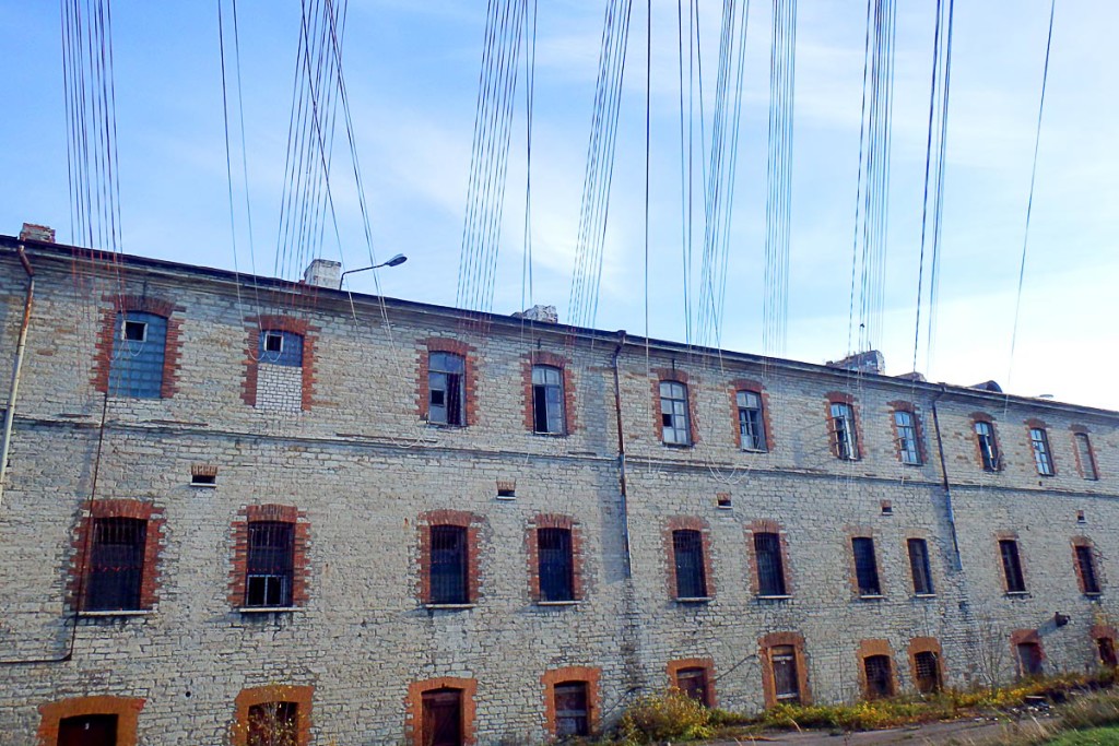 patarei-building-with-many-wires-from-windows
