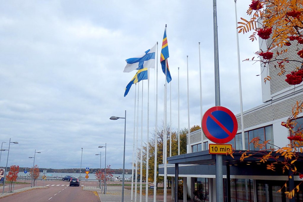 scandinavian-flags-flying-in-mariehamn