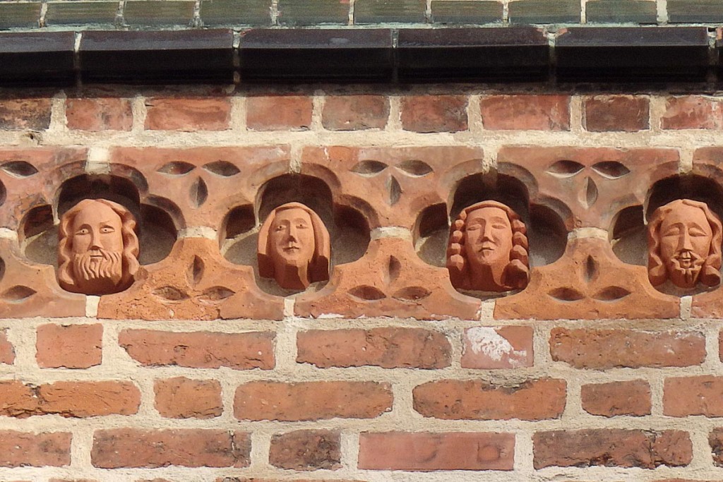 small-faces-in-church-tartu-estonia