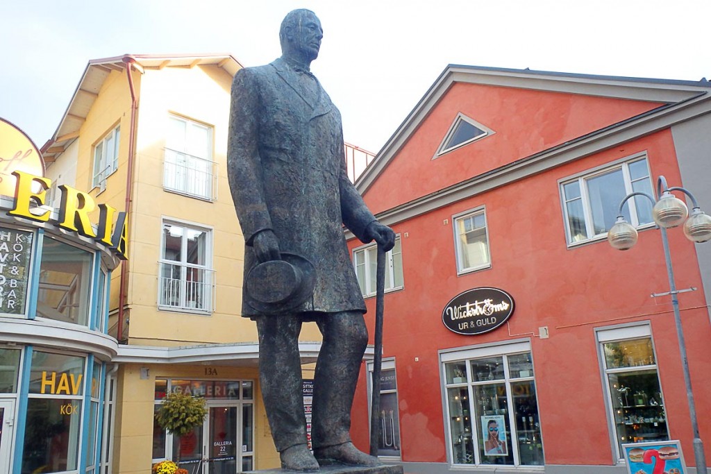 statue-in-central-mariehamn-aland