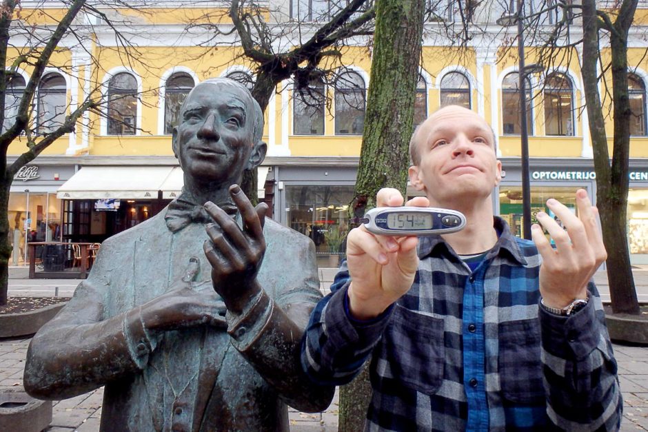 #bgnow 154 with a statue in New Town, Kaunas