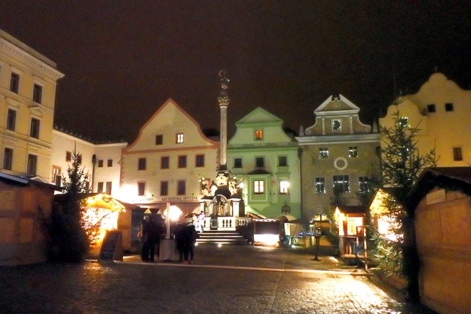 The town square, all dressed up for Christmas, on a Friday evening.
