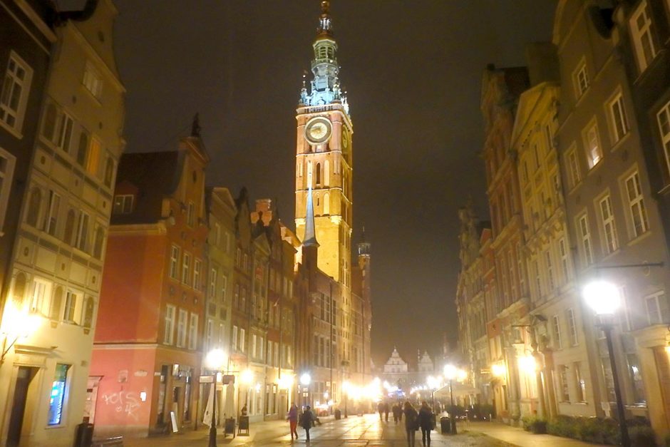 Gdańsk by night.