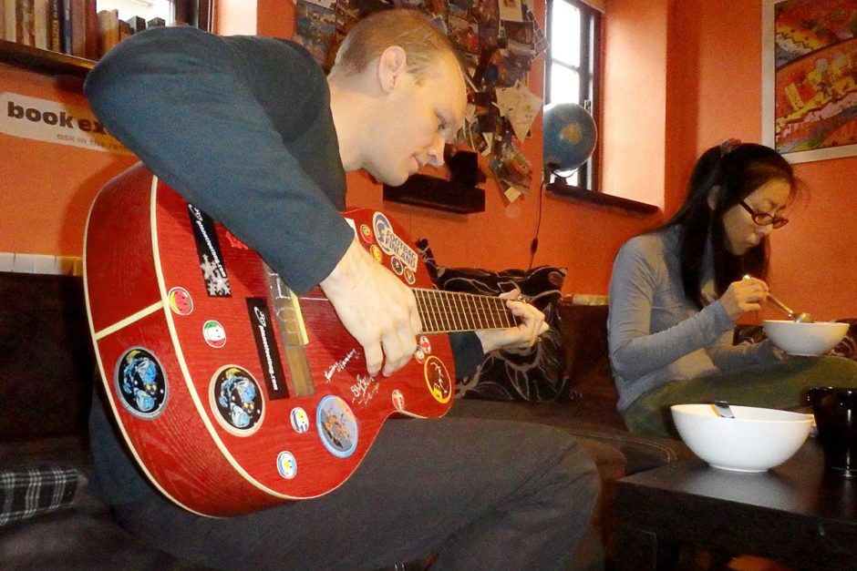 Saying goodbye to the hostel guitar during breakfast.