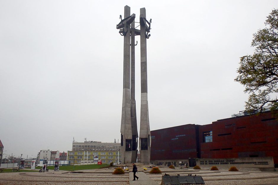 Big tall Solidarity monument.