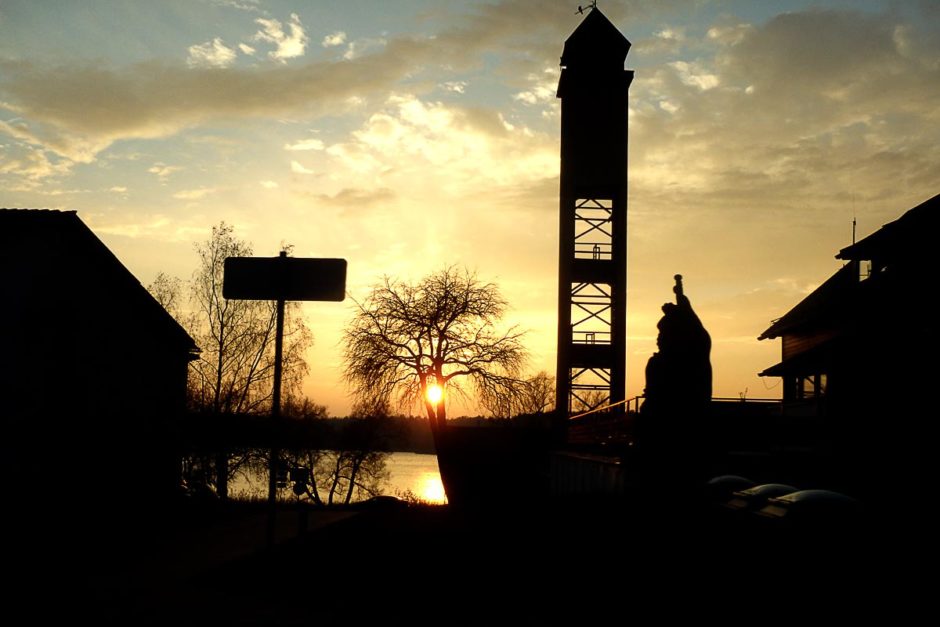 sunset-buildings-near-trakai-castle