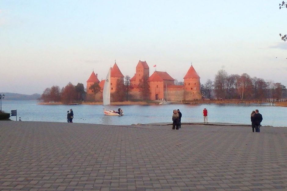 trakai-island-castle-people-across-water