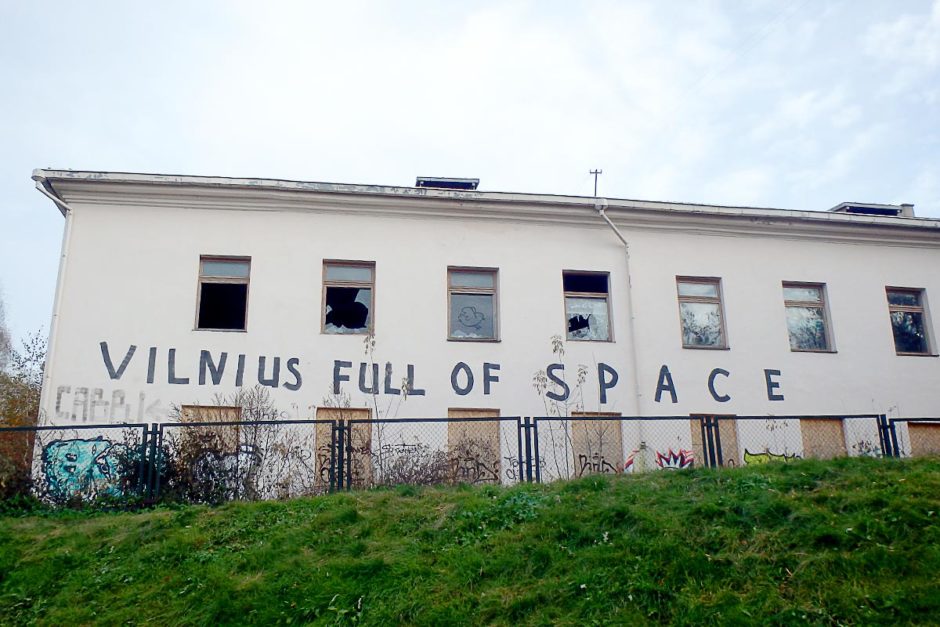 vilnius-full-of-space-graffiti-building