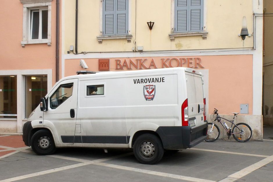 banko-koper-atm-varovanje-van-piran-town-square