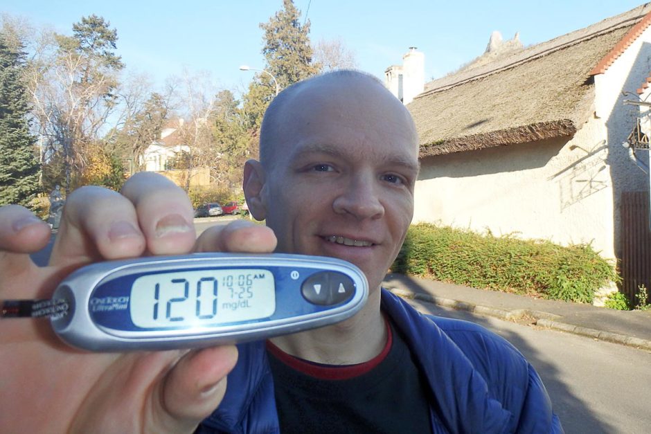 #bgnow 120 on the street in Szigliget. The castle is just visible over the old-roofed building behind me. I ate a Mars bar after this photo, since the exercise-heavy afternoon was not even half over with.