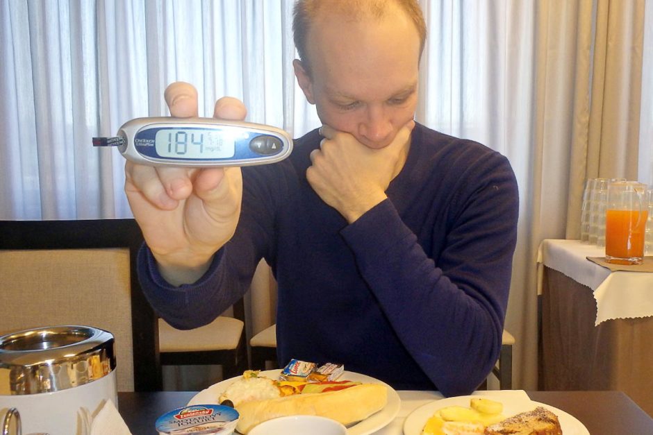 #bgnow 184 in the morning, and contemplating how much Humalog to take for this nice-looking buffet breakfast.