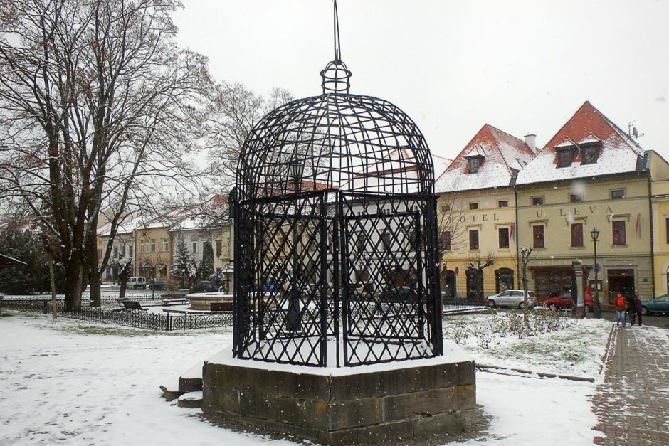 "The Cage Of Opprobrium" in the town square. In old times, unaccompanied women caught in the street after dark were sentenced to spend 24 hours in this cage.