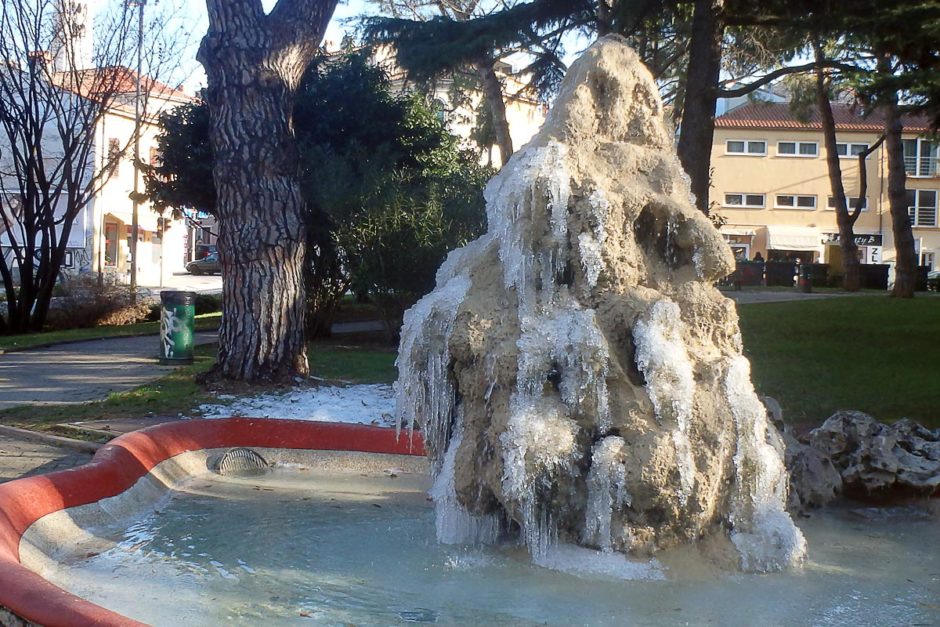 Most towns turn their fountains off in the winter, but this cold spell surprised Pula, which usually doesn't get cold enough to worry about it. I'd been wanting to see a half-frozen fountain, and finally did in Pula.