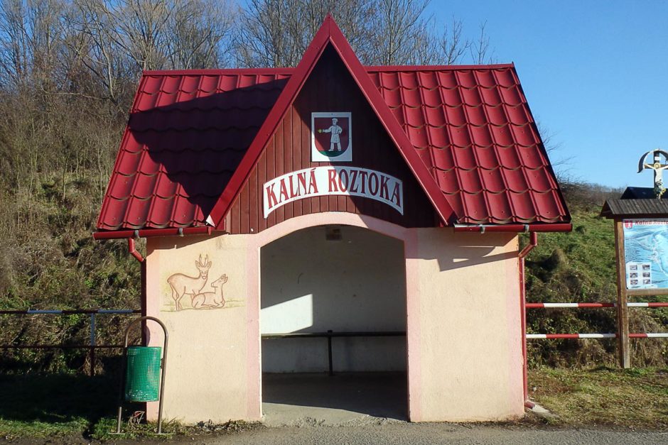 The little bus stop shelter in Kalná Roztoka.