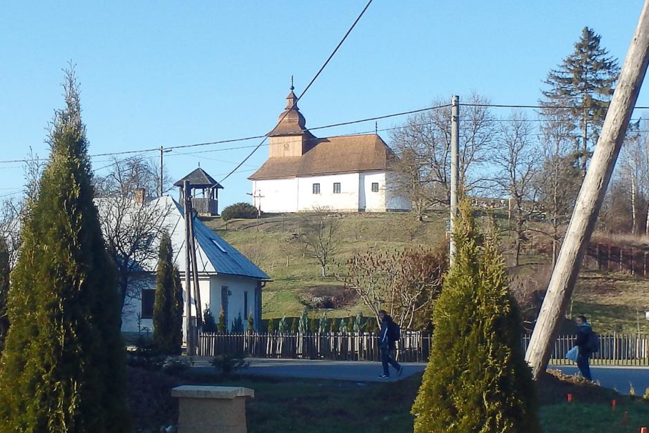 kalna-roztoka-wooden-church-on-hill-in-sunshine