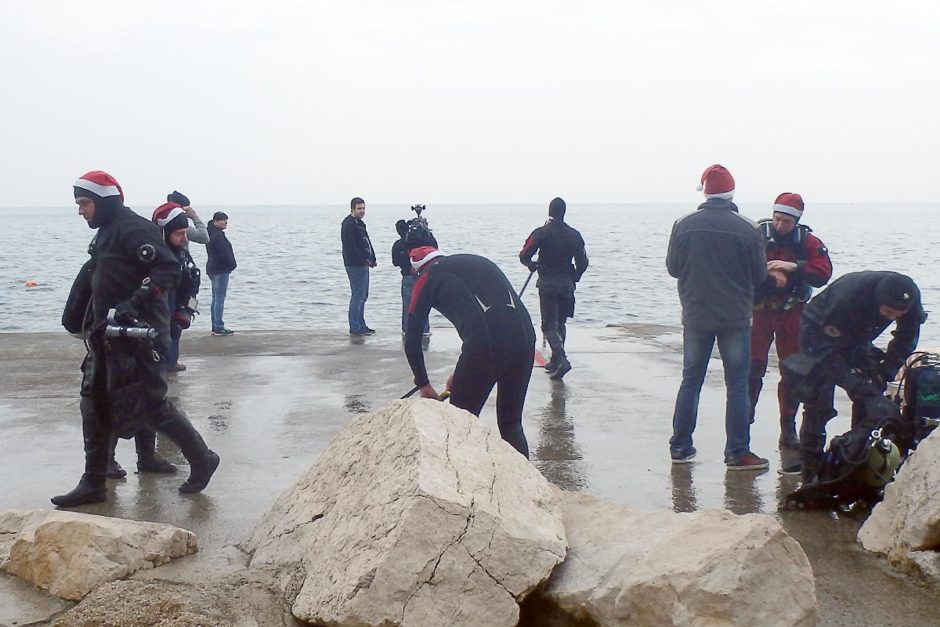 We saw this group of divers wearing Santa hats. I have no idea why.