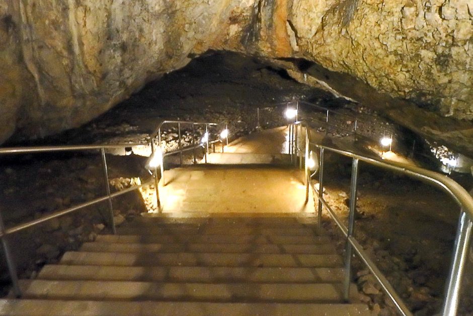 The stairs down in to the cave entrance.