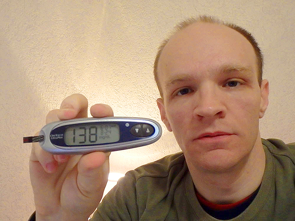 #bgnow 138 back in the room. Good, but I decided to get paranoid about it, so I ate a bunch of crackers and cashews with no insulin. Smart? No.