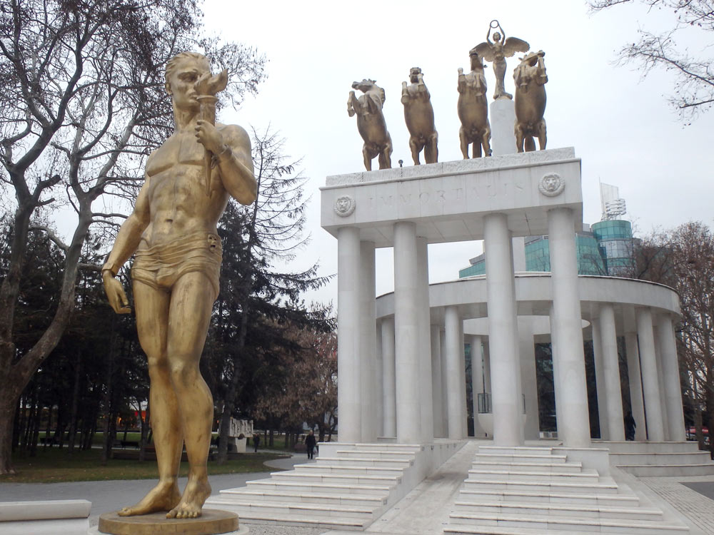 Golden statues and eternal flame monument in Skopje