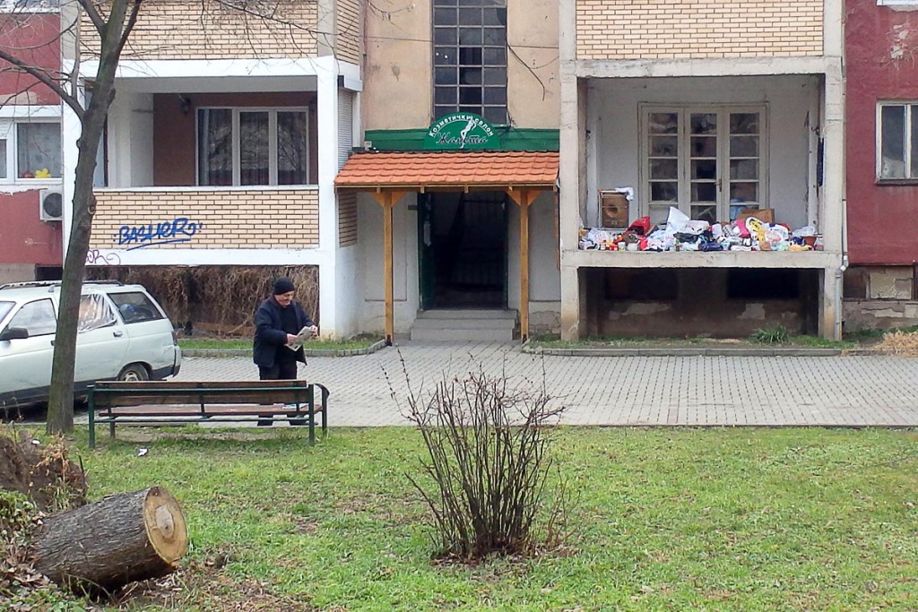 old-man-garbage-apartment-skopje