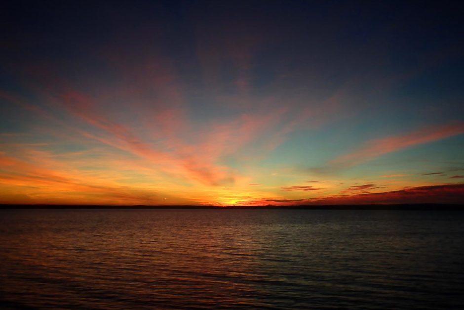 One of many photos I took of the sunset, as seen from the bus.