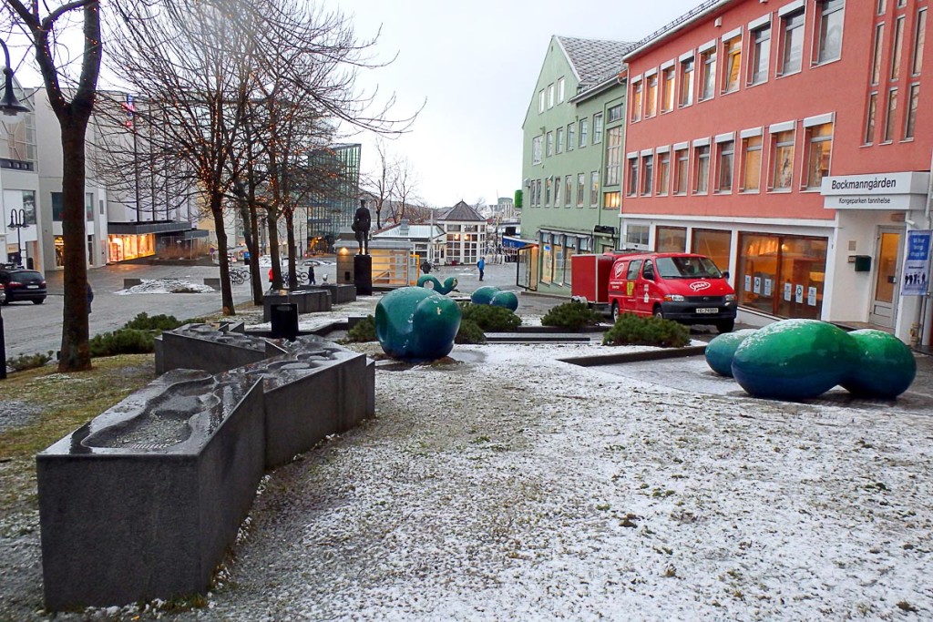 bodo-afternoon-with-outdoor-art-and-snow