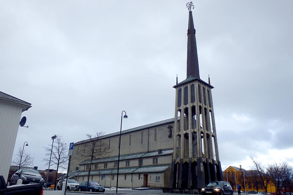 bodo-cathedral-with-dark-skies