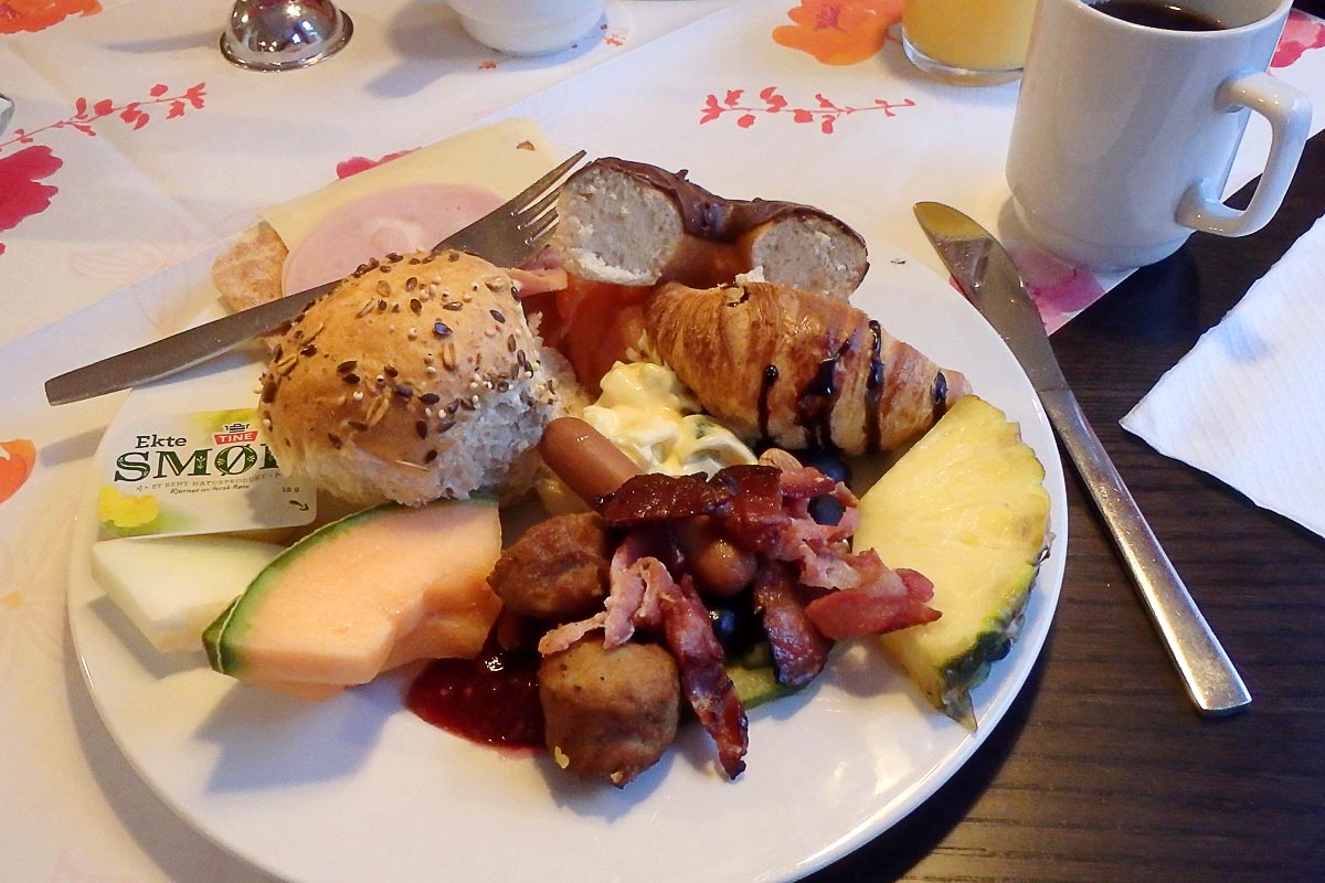 breakfast-plate-comfort-park-hotel-trondheim