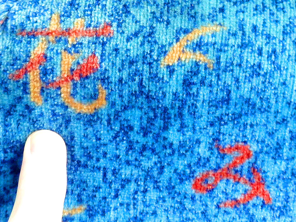 After about 20 minutes on the bus, Masayo suddenly noticed that the seat covers on the bus were decorated with Japanese characters: 花 ("hana"; flower) and two phonetic syllables (る and み). I can't explain why.
