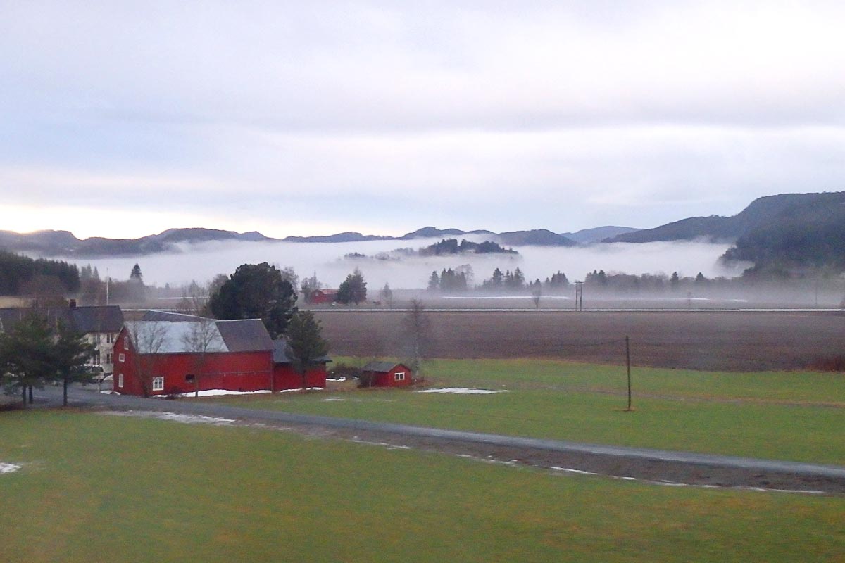 houses-and-misty-hills-in-norway-winter