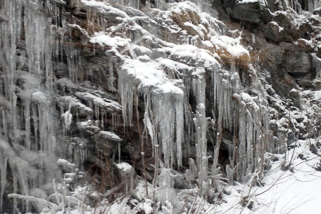 ice-on-rocks-in-trondheim