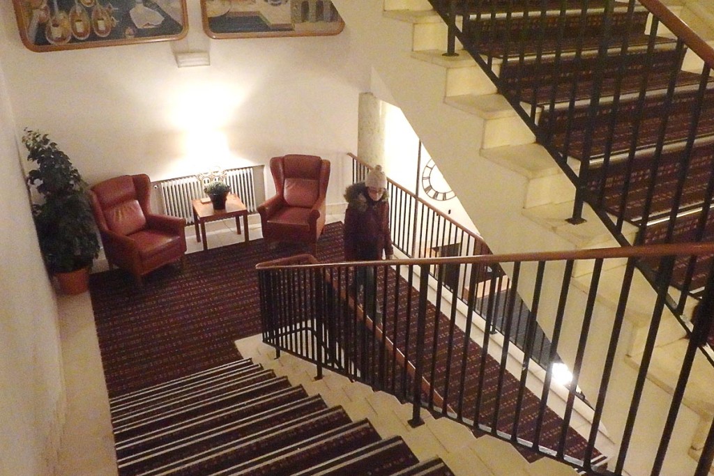 masayo-walking-stairs-in-bodo-hotel