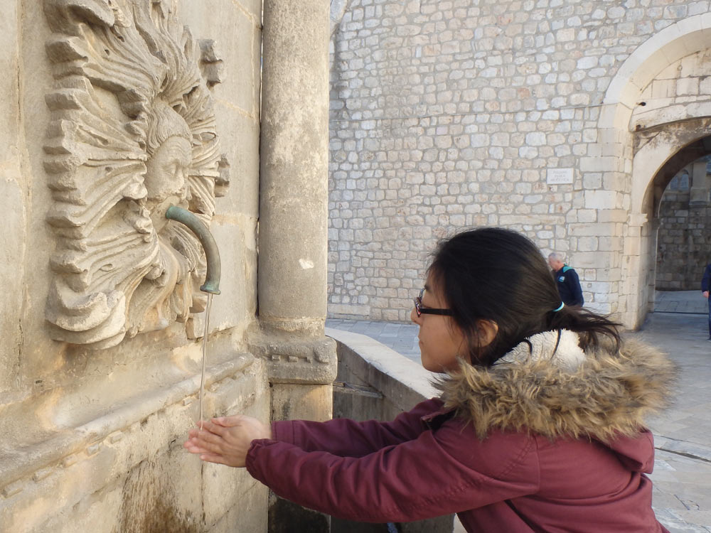 Masayo washes her hands in Onofrio's Fountain.