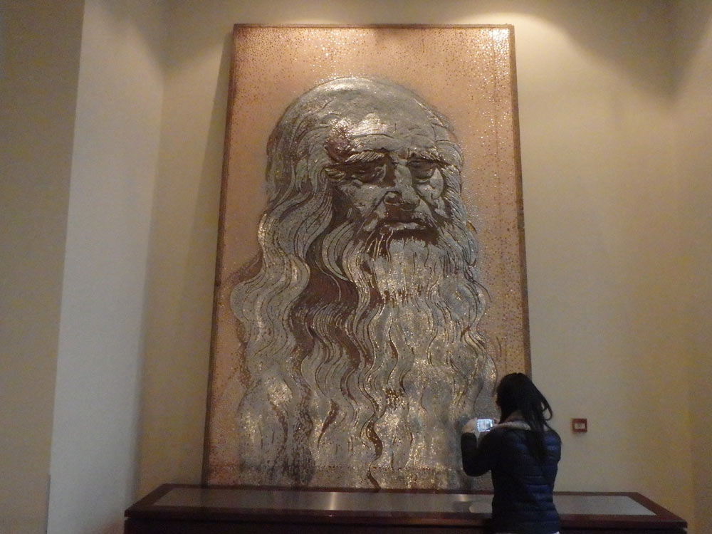 Masayo with the Leonardo da Vinci nail portrait in the Sheraton