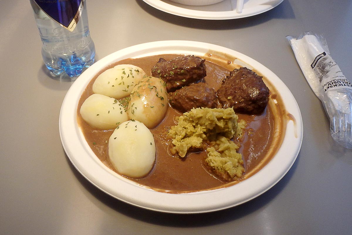 Meatballs and potatoes on a Norwegian train.