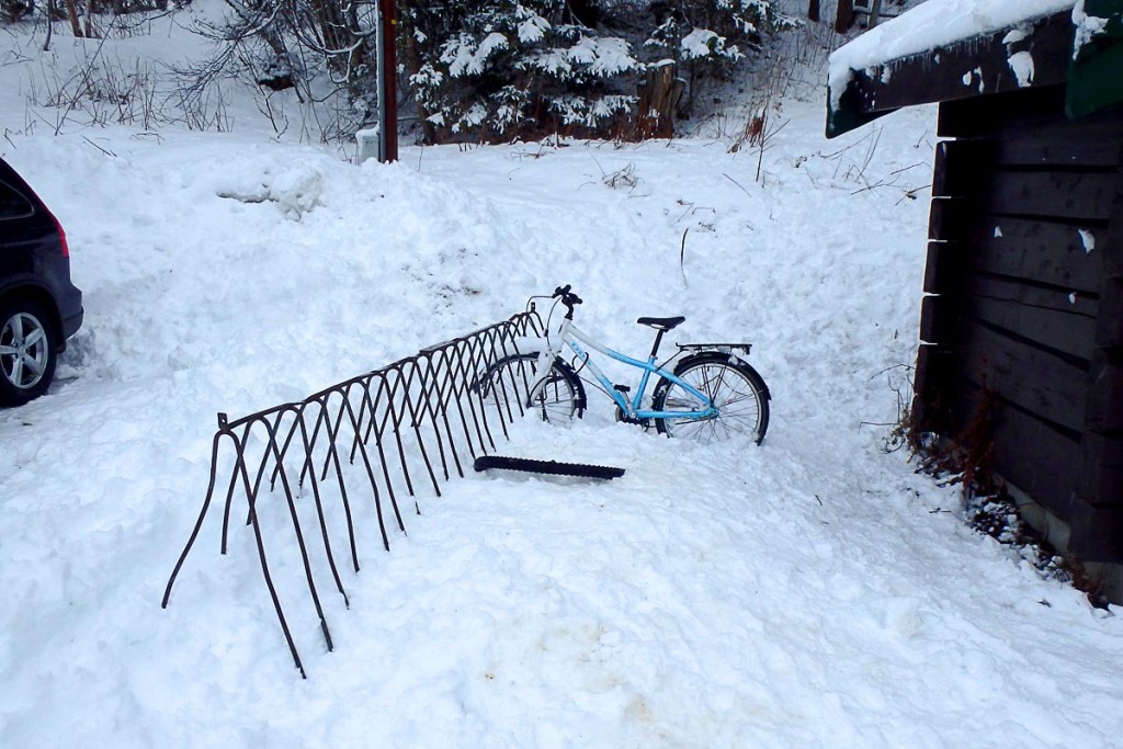 snowy-bike-rack-in-lian-trondheim